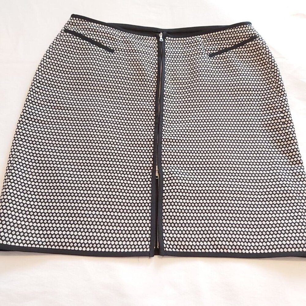 SKIRT TEEFLIO LABEL - MADE IN CANADA - NEW NO TAGS - BLK/WHITE  SIZE 10